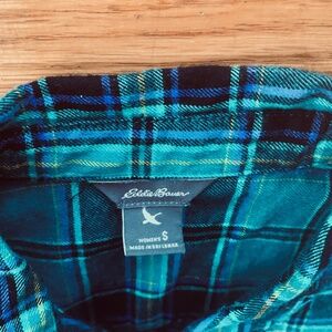 Eddie Bauer lightweight teal and black flannel size small